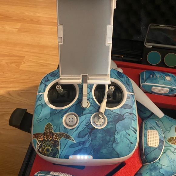 Dji phantom 4 professional drone bundle!! Everything you need.. so nice! - Picture 4 of 8